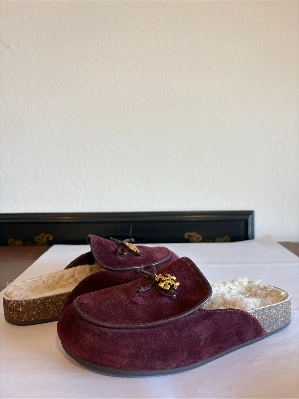Tory Burch Tory ‘Charm perfect’ Shearling Mules Burgundy